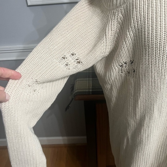 Vintage Havana Women’s Cold Shoulder Distressed Sweater - Picture 3 of 9